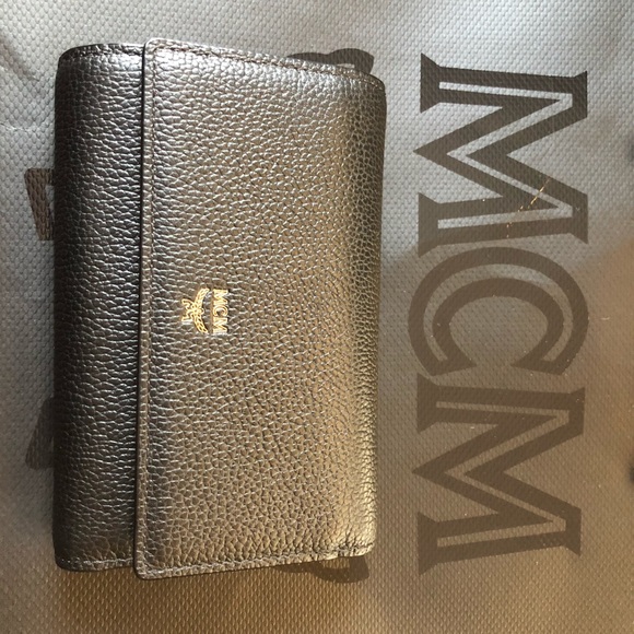 NEW MCM Medium Milla Trifold Wallet black - Picture 8 of 8
